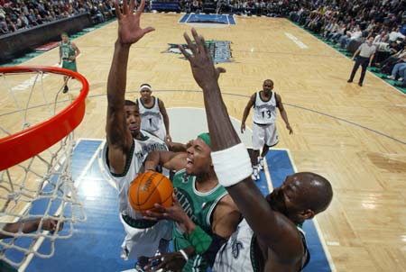 亚冠前瞻：海港PK首尔盼摆脱垫底 国安迎出线生死战（亚冠看点：海港对决首尔求翻身，国安生死一战争出线）