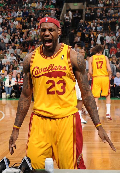 瓦塞尔轰7记三分关键远投救主，35分创个人赛季新高（瓦塞尔7记三分砍35分，关键远投力挽狂澜创赛季新高）