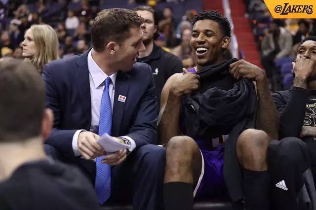 如何给孩子选择第一颗篮球？（孩子的第一只篮球该怎么选？）