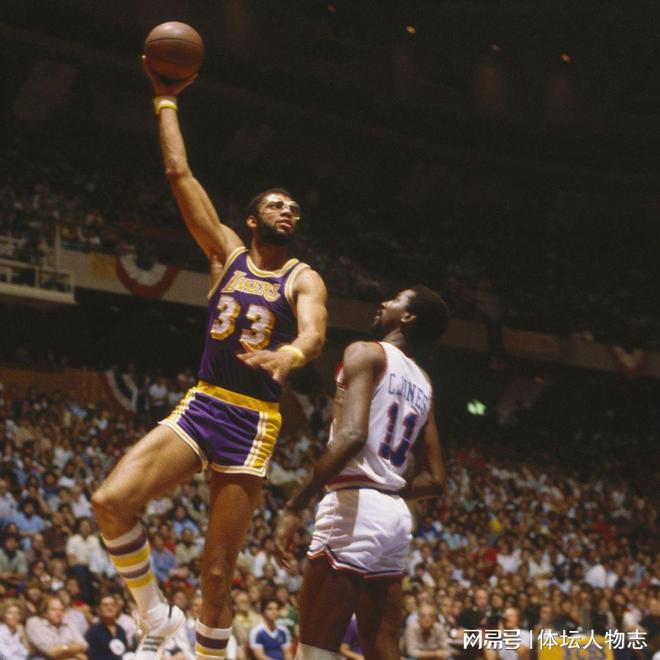 每体：西班牙人举办第三届“鹦鹉不离弃”活动，支持动物领养（每体：西班牙人举行第三届“鹦鹉不抛弃”公益活动，倡导动物领养）