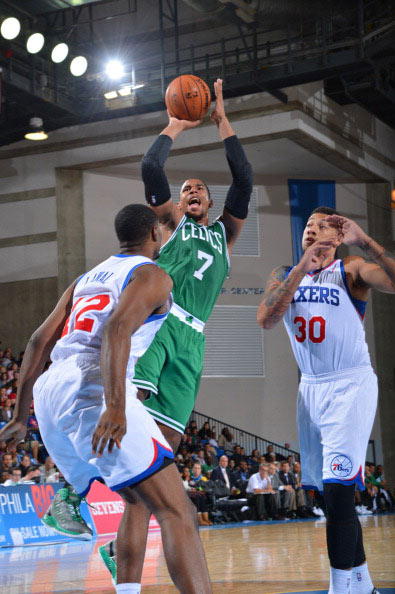 五大联赛各一队跻身欧冠积分榜前五（五大联赛各有一队位列欧冠积分榜前五）